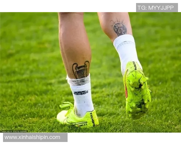 足球明星小腿纹身艺术揭秘展现个性与激情的独特风格